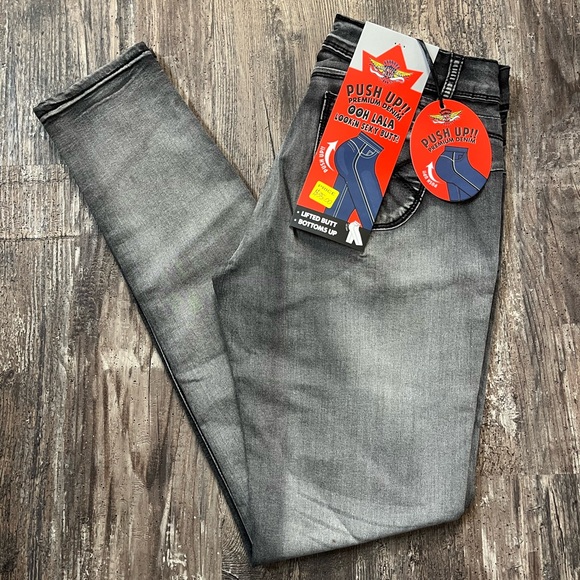 American Blue Jeans Women’s Better Butt Grey Wash Skinny Leg NWT Various Sizes - Picture 2 of 12